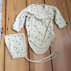 Quincy Mae top and hat set. Size 0-3 months